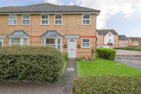 2 bedroom semi-detached house to rent, Lee Close, St Margarets