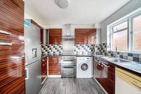 2 bedroom flat to rent, Tintagel Way, Woking, Surrey, GU22