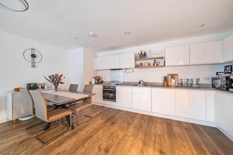 2 bedroom flat for sale, Spitfire Chase, Walton-On-Thames, Surrey, KT12