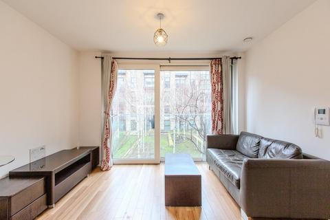 Studio to rent, Pell Street, London, SE8