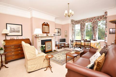 3 bedroom flat for sale, Harlow Moor Drive, Harrogate