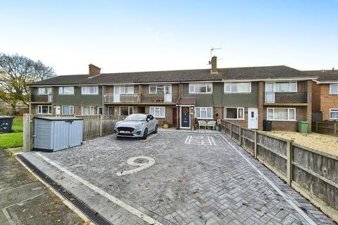 2 bedroom maisonette to rent, Britten Road, Basingstoke RG22