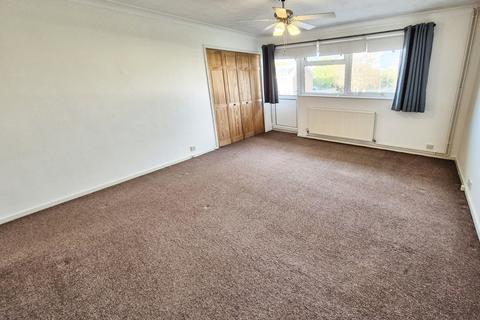 2 bedroom maisonette to rent, Britten Road, Basingstoke RG22