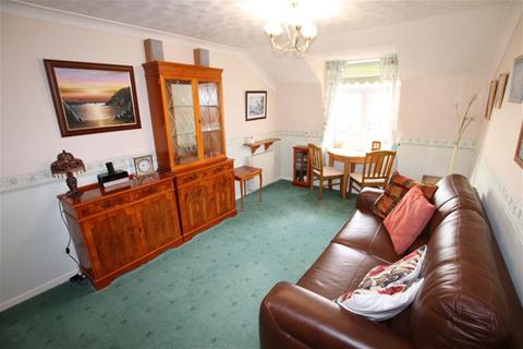 1 bedroom flat for sale, Edith Road, Clacton on Sea