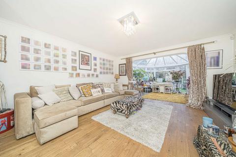 2 bedroom semi-detached house for sale, Linden Way, Shepperton TW17