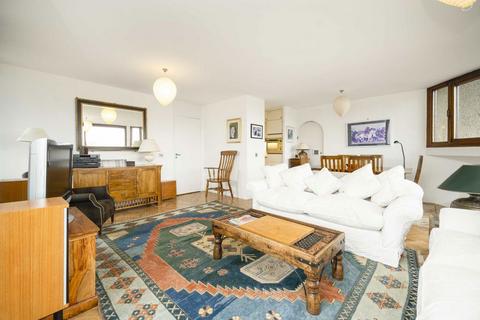 3 bedroom flat for sale, Barbican, London EC2Y