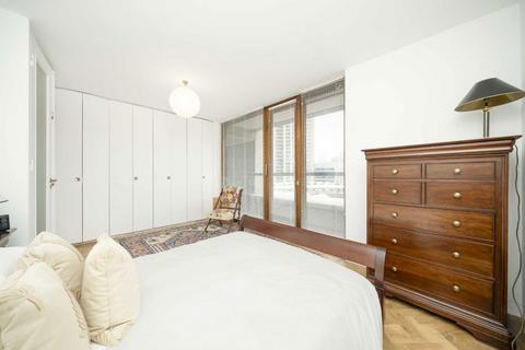 3 bedroom flat for sale, Barbican, London EC2Y