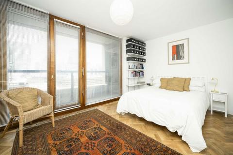 3 bedroom flat for sale, Barbican, London EC2Y