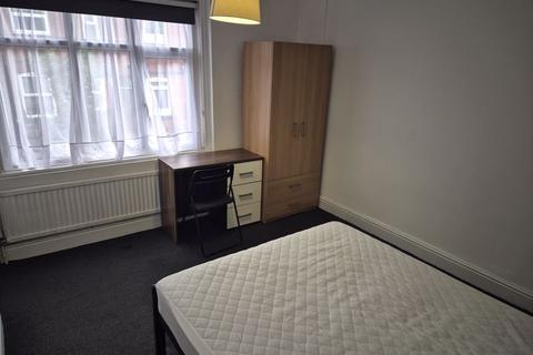 2 bedroom apartment to rent, Estcourt Avenue, Leeds