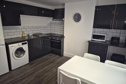 2 bedroom apartment to rent, Estcourt Avenue, Leeds