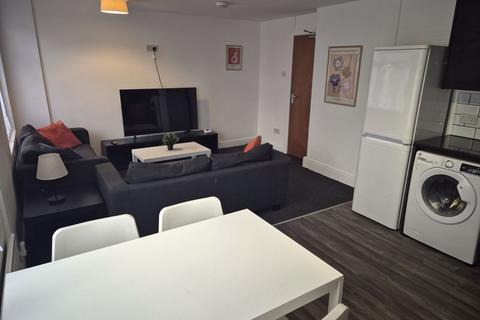 2 bedroom apartment to rent, Estcourt Avenue, Leeds