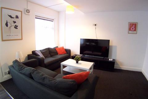 2 bedroom apartment to rent, Estcourt Avenue, Leeds