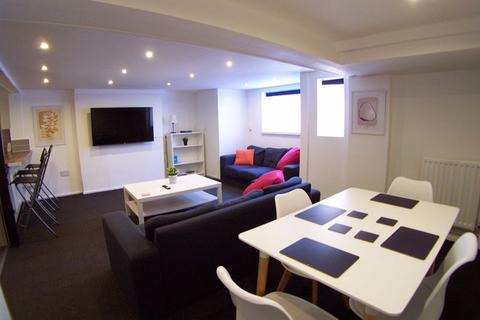 2 bedroom apartment to rent, Estcourt Avenue, Leeds
