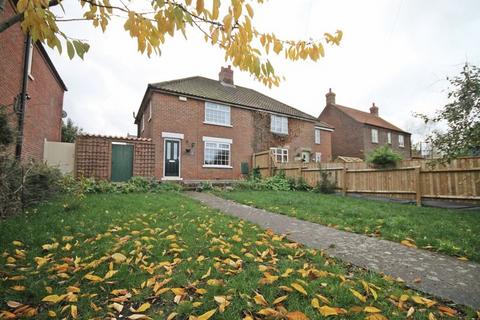 2 bedroom semi-detached house to rent, Main Road, Aylesby DN37