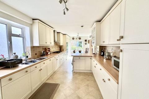 4 bedroom detached house for sale, Chantry Hurst, Epsom