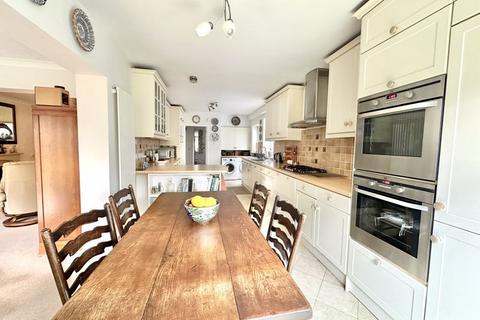 4 bedroom detached house for sale, Chantry Hurst, Epsom