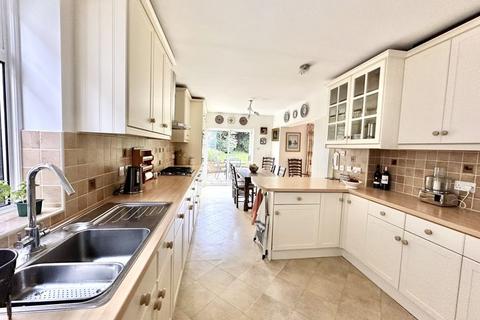 11 Chantry Hurst, Epsom, KT18 7BN