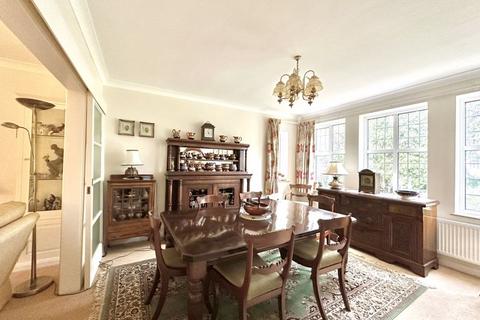 11 Chantry Hurst, Epsom, KT18 7BN
