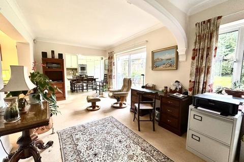 11 Chantry Hurst, Epsom, KT18 7BN