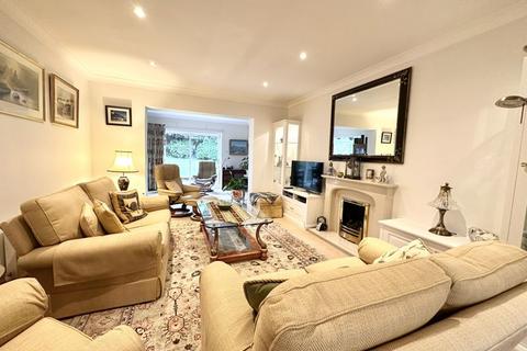 11 Chantry Hurst, Epsom, KT18 7BN