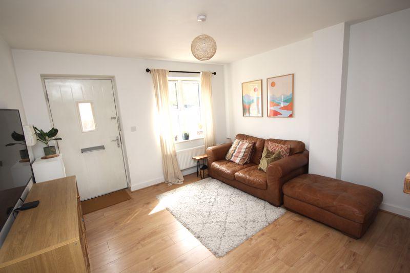 Sitting room to...
