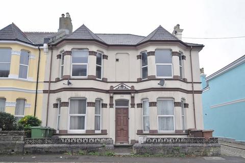 1 bedroom house for sale, Molesworth Road, Plymouth. One Bedroom First Floor Flat in need of Upgrading.