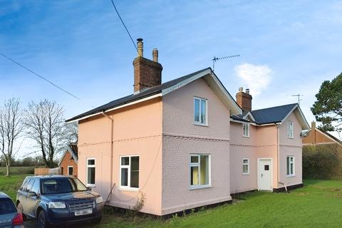 3 bedroom semi-detached house to rent, End Cottage Hunston