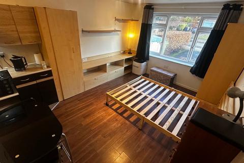 Studio to rent, One bedroom annexe - furnished - LU3