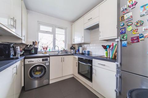 3 bedroom apartment for sale, Three Bedroom Flat for Sale in Bulow Court, Pearscroft road SW6