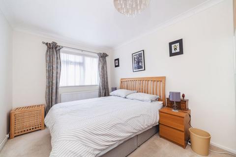 3 bedroom apartment for sale, Three Bedroom Flat for Sale in Bulow Court, Pearscroft road SW6