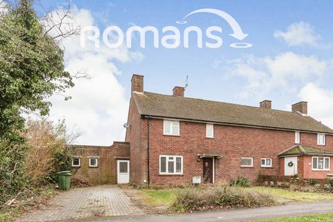 3 bedroom semi-detached house to rent, Pemerton Road