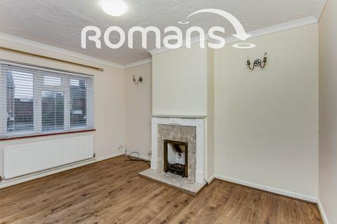 3 bedroom semi-detached house to rent, Pemerton Road