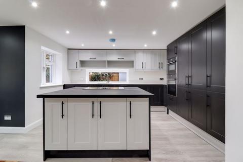 28 Updown Hill, Windlesham, GU20 6DX
