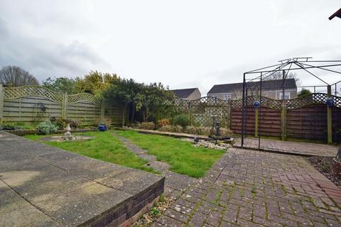 3 bedroom semi-detached house to rent, Mendip Road, Yatton