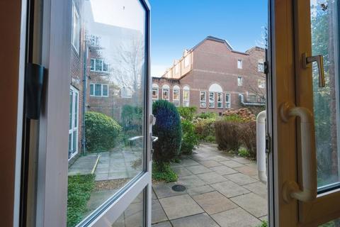 1 bedroom retirement property for sale, 18 Queens Park West Drive, Bournemouth BH8