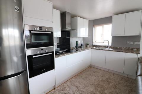 3 bedroom flat to rent, Luton LU2