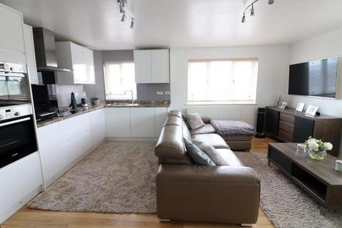 3 bedroom flat to rent, Luton LU2