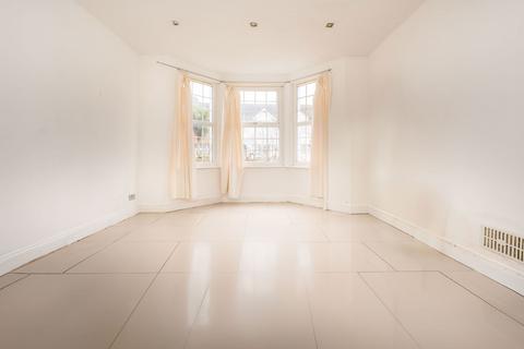 3 bedroom ground floor flat for sale, Robinson Road, London SW17