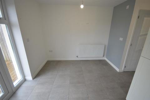 3 bedroom end of terrace house to rent, Navigator Way, Truro