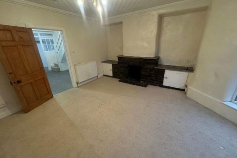 2 bedroom end of terrace house to rent, Basset Street, Camborne