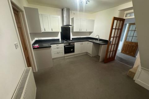 2 bedroom end of terrace house to rent, Basset Street, Camborne