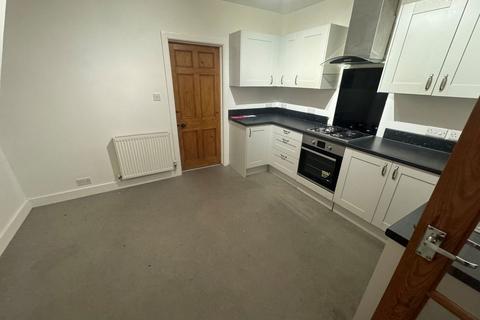 2 bedroom end of terrace house to rent, Basset Street, Camborne