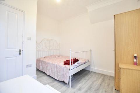 1 bedroom in a house share to rent, Burges Road, East Ham, E6