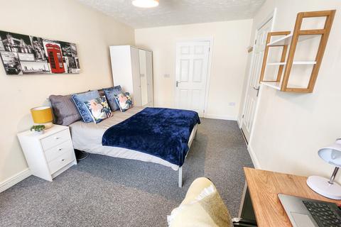 1 bedroom in a house share to rent, Roe Drive