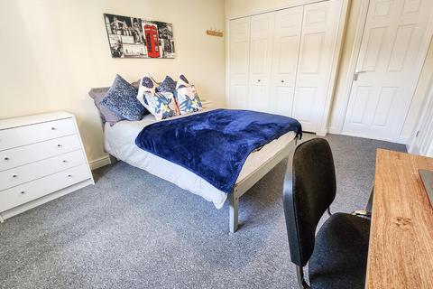 1 bedroom in a house share to rent, Roe Drive