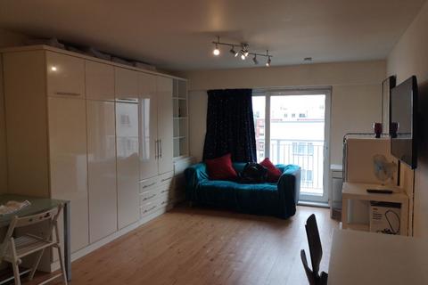 Studio to rent, Amelia House