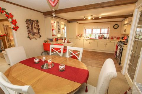 2 bedroom bungalow for sale, Franklins Avenue, Pilgrims Retreat, Maidstone