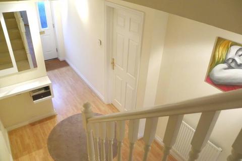 4 bedroom semi-detached house to rent, Mimosa Drive, Reading RG2