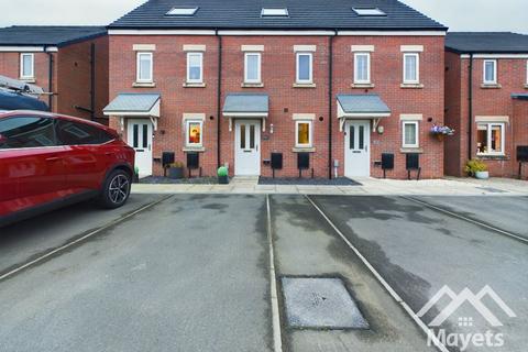 3 bedroom terraced house to rent, Chestnut Avenue, Blackburn. Lancs. Bb1 8FG