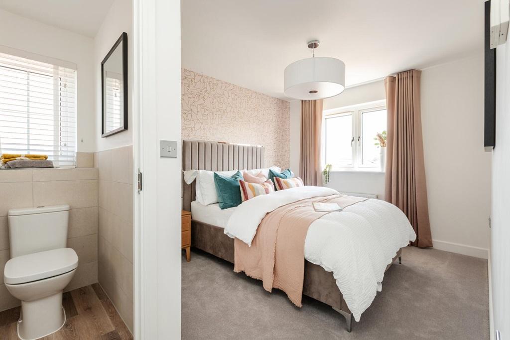 Spacious main bedroom, with en suite shower room